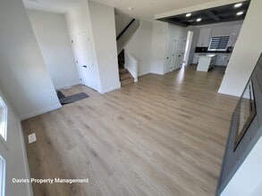 1534 Siskin Link NW in Edmonton, AB - Building Photo - Building Photo