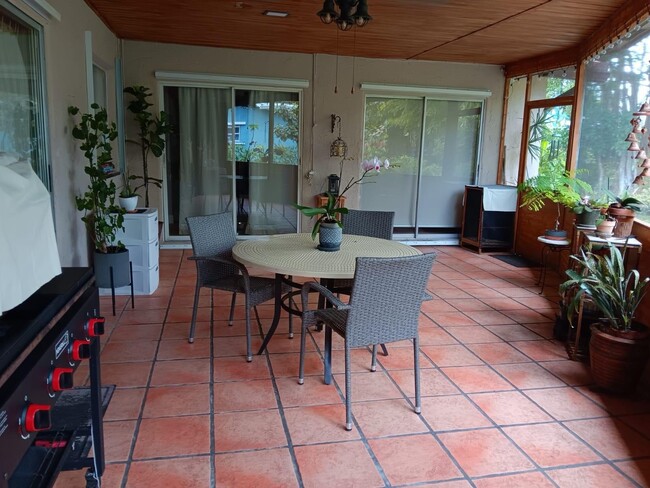 8204 NW 100th Ter in Tamarac, FL - Building Photo - Building Photo
