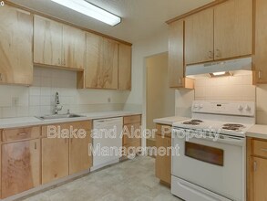 9733 SE Ramona St in Portland, OR - Building Photo - Building Photo