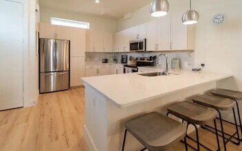 3275 Summer St in Houston, TX - Foto de edificio - Building Photo