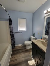 757 W 8th St, Unit Apt. 1 in Dubuque, IA - Foto de edificio - Building Photo