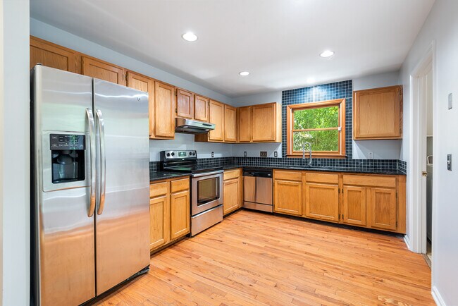 1502 Hollywood St in Durham, NC - Foto de edificio - Building Photo