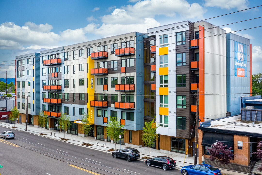 Green Leaf Sandy Lofts in Portland, OR - Foto de edificio