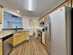 916 Springs Hill Way in Nashville, TN - Foto de edificio - Building Photo