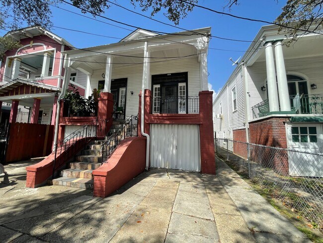 property at 4315 S Carrollton Ave