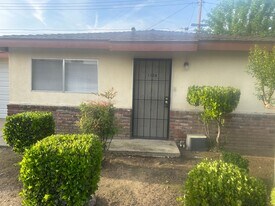 112 Garnsey Ave in Bakersfield, CA - Building Photo