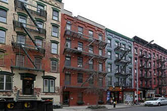330 E 6th St in New York, NY - Foto de edificio - Building Photo
