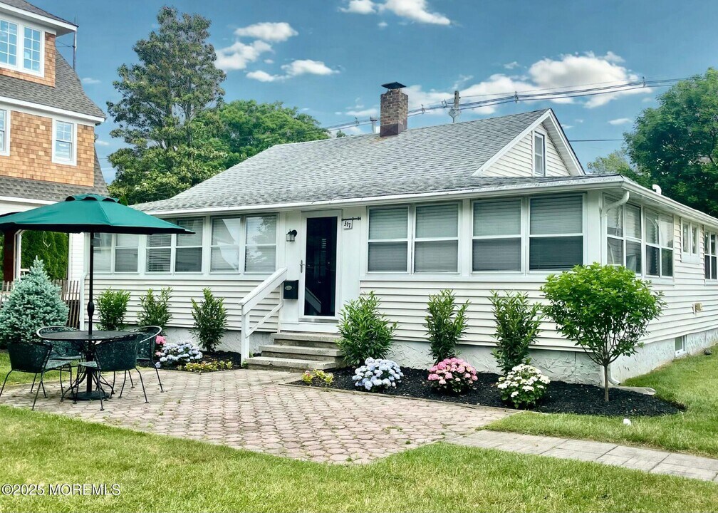 317 Philadelphia Blvd in Sea Girt, NJ - Foto de edificio