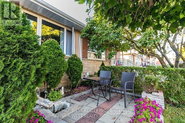 24 Clarion Rd in Toronto, ON - Building Photo - Building Photo