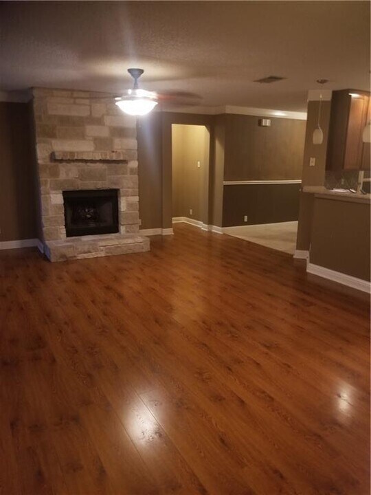 9716 Copper Creek Dr in Austin, TX - Building Photo