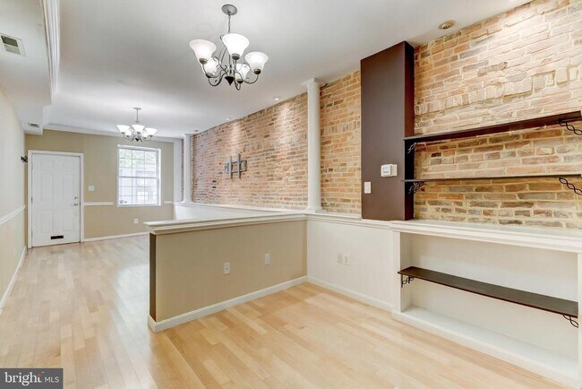 property at 2418 Hudson St