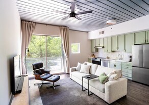 620 Glen Iris Dr NE, Unit 217 in Atlanta, GA - Building Photo