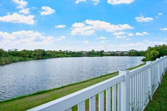 1819 Redmond Brook Ln in Ruskin, FL - Building Photo - Building Photo