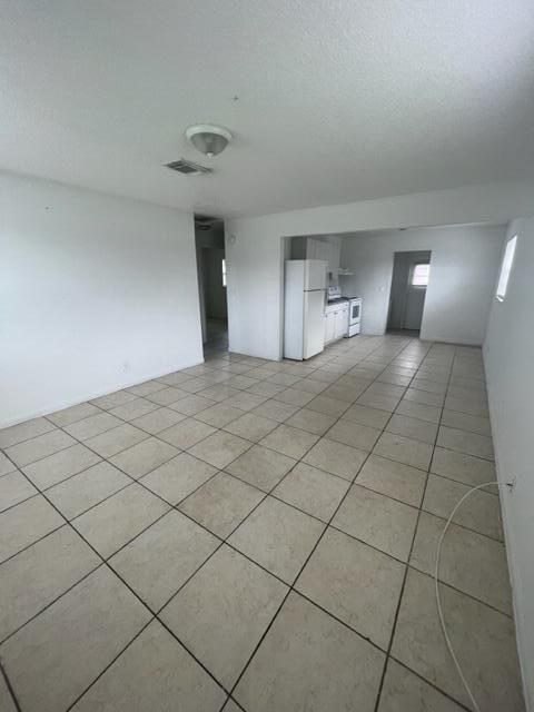 4998 Kirk Rd in Lake Worth Beach, FL - Foto de edificio - Building Photo