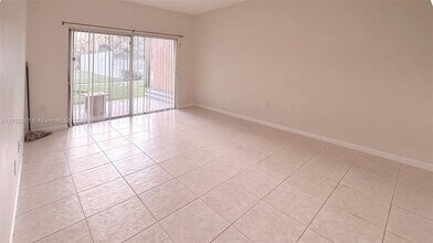 6928 SW 39th St in Davie, FL - Building Photo - Building Photo