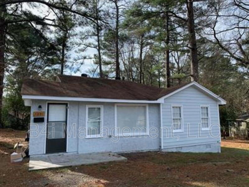 1201 Lake Dr in Jonesboro, GA - Building Photo