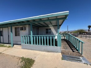 1845 Coral Isle Dr in Bullhead City, AZ - Foto de edificio - Building Photo