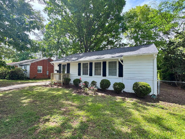 2420 Milburnie Rd in Raleigh, NC - Foto de edificio - Building Photo