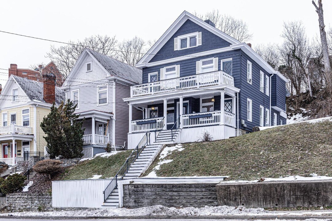 513 Delta Ave in Cincinnati, OH - Building Photo