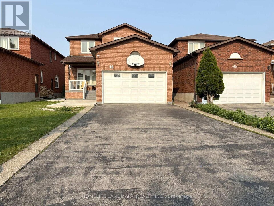 42 Lamp Crescent in Vaughan, ON - Building Photo