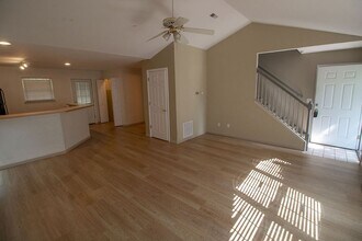 5340 Godas Cir in Columbia, MO - Foto de edificio - Building Photo