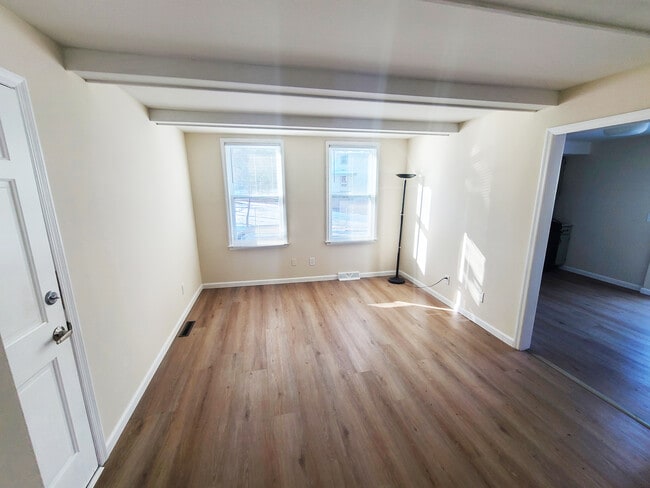 137 Long Hill Ave in Shelton, CT - Foto de edificio - Building Photo