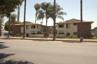 Vecino Capri in Monrovia, CA - Building Photo - Building Photo