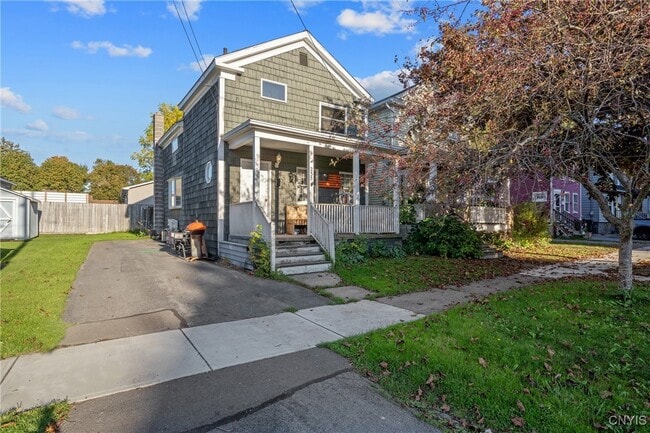 235 W 6th St