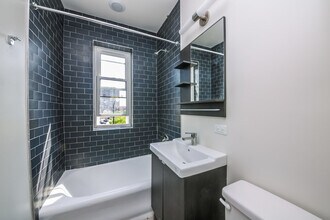 944 W Montrose Ave in Chicago, IL - Building Photo - Building Photo