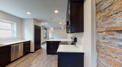 1819 E Carson St, Unit 200 in Pittsburgh, PA - Foto de edificio - Building Photo