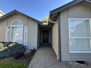 10136 SW Evergreen Ct in Wilsonville, OR - Building Photo - Building Photo