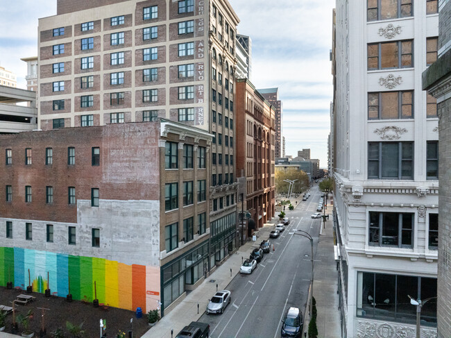 The Shelby in St. Louis, MO - Building Photo - Interior Photo