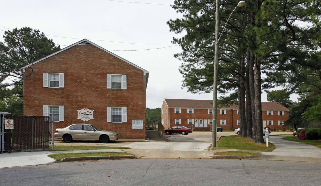 Executive Manor in Norfolk, VA - Foto de edificio