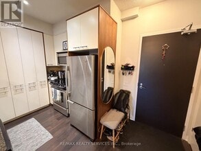 1 Valhalla Inn Rd in Toronto, ON - Building Photo - Building Photo