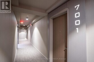 1 Bloor St E in Toronto, ON - Building Photo - Building Photo