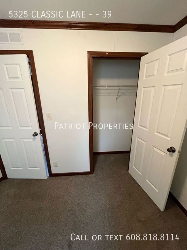 5325 Classic Ln in Platteville, WI - Building Photo - Building Photo