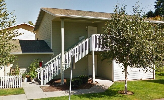 111 Virginia Dr in Centralia, WA - Building Photo - Building Photo