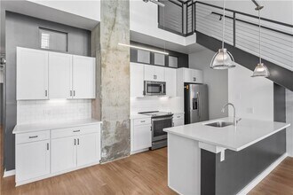 230 18th St NW in Atlanta, GA - Foto de edificio - Building Photo