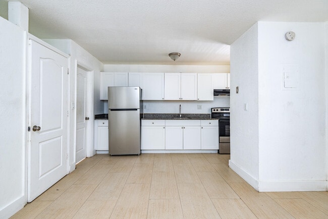 property at 4081 N Dixie Hwy