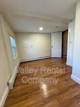 37 Middle St in Hadley, MA - Building Photo - Building Photo