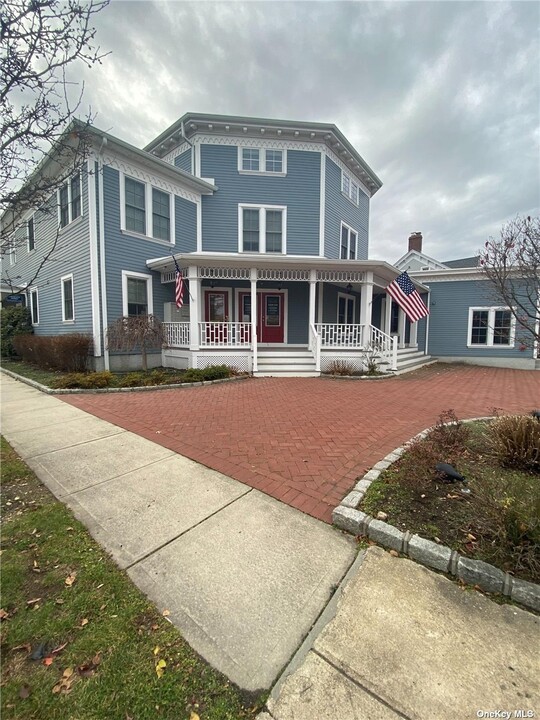 67 W Main St-Unit -201 in Oyster Bay, NY - Foto de edificio