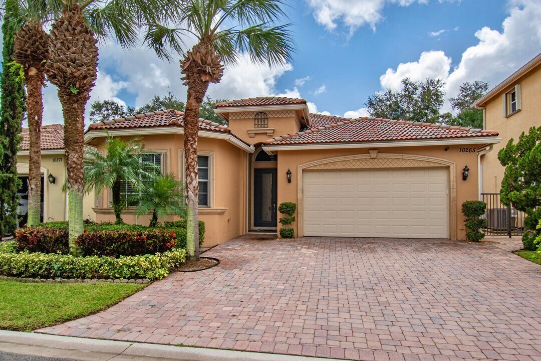 10265 Isle Wynd Ct in Boynton Beach, FL - Building Photo