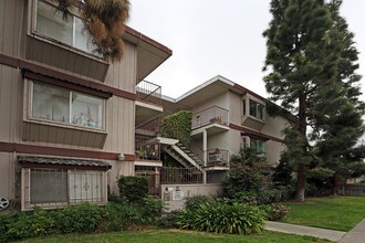 Park Place Apartments in San Diego, CA - Foto de edificio - Building Photo
