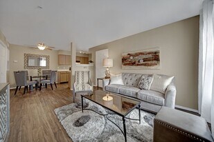 Summit Point in Oklahoma City, OK - Building Photo