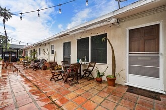1724 Abbot Kinney Blvd, Unit 4 in Los Angeles, CA - Building Photo - Building Photo
