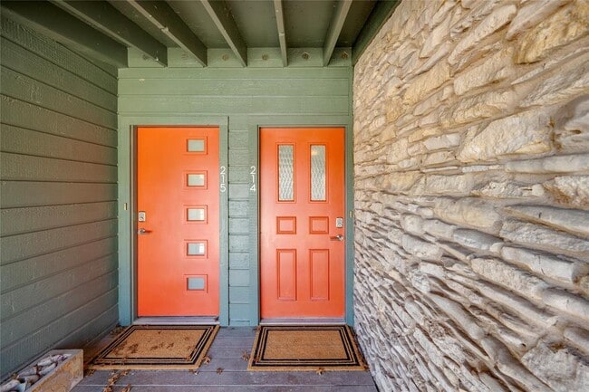 property at 1304 Mariposa Dr