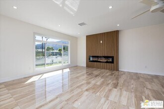372 E Molino Rd in Palm Springs, CA - Building Photo - Building Photo