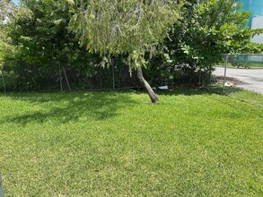 1000 SW 8th St in Hallandale Beach, FL - Building Photo - Building Photo