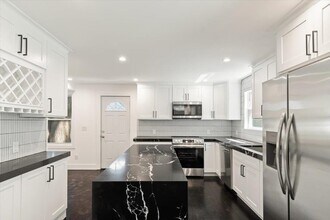 8 Elm Dr in East Northport, NY - Building Photo - Building Photo