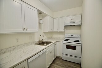 115 Short Beach Rd in Stratford, CT - Foto de edificio - Building Photo